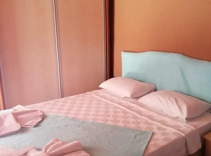 Sakiz Ev 알라카티